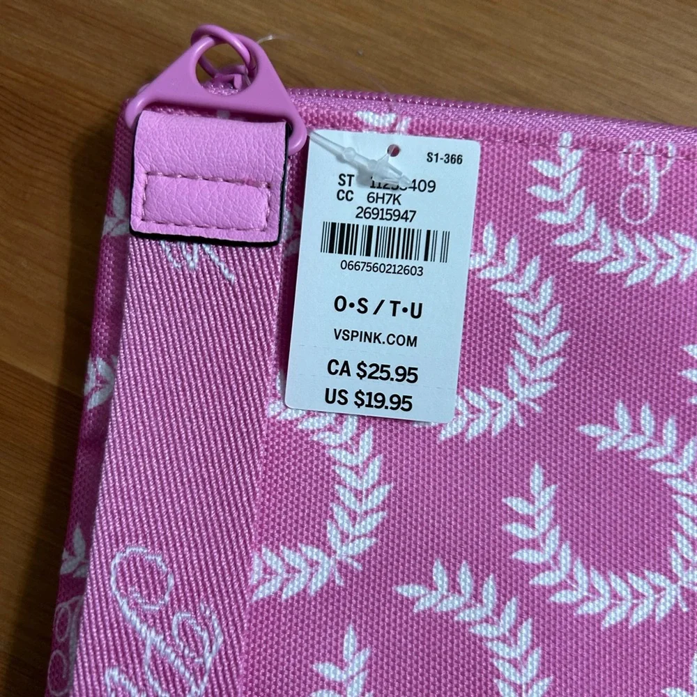 PINK by Victoria’s Secret cosmetics/ lingerie zipper pouch